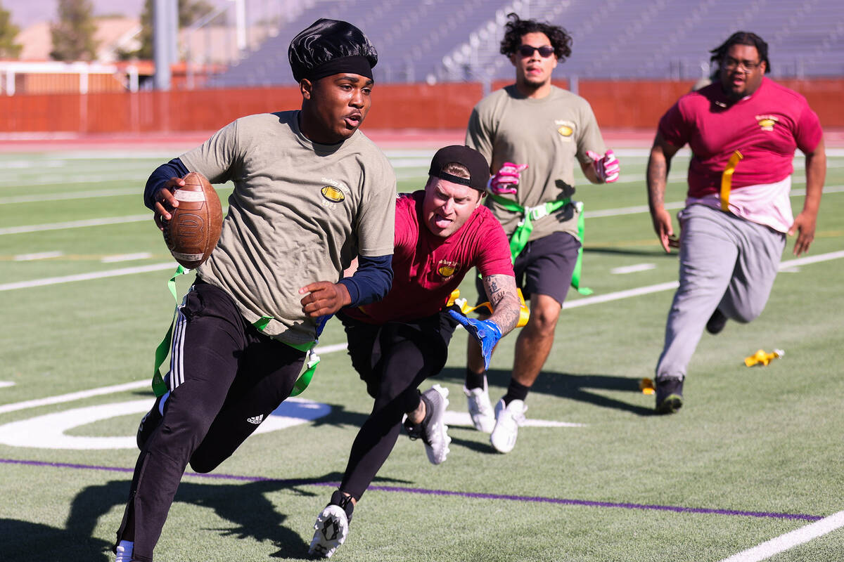 Lorenzo Jackson, a Mojave High School student, runs past Brent Palmer, North Las Vegas correcti ...