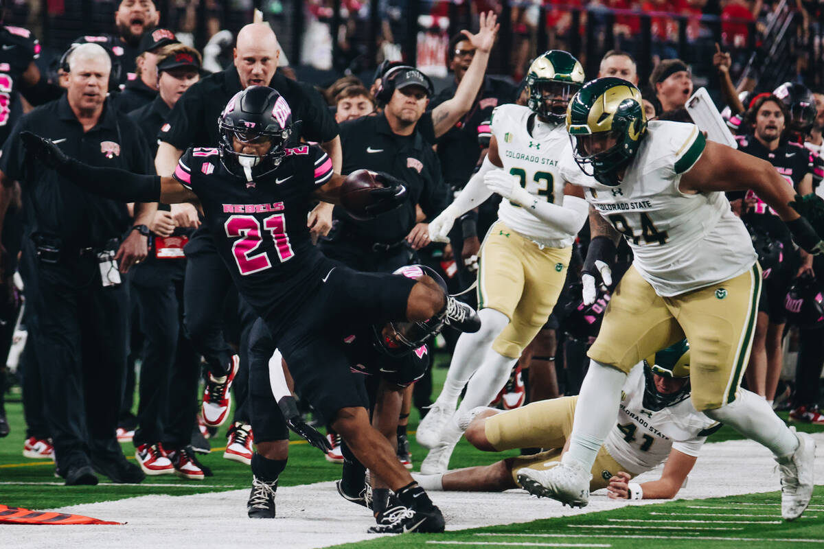 UNLV wide receiver Jacob De Jesus (21) runs out of bounds with the ball during a game against C ...