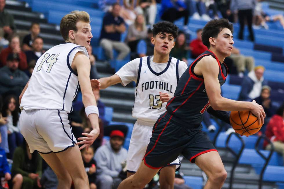 Arbor View’s Maximus Romero (1) dribbles the ball past Foothill’s Branden Castro ...