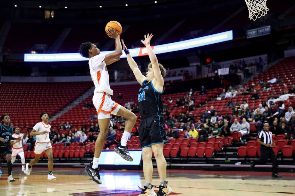 Mojave's C.J. Shaw (3) goes up for a shot against Silverado's Jake Wohl (32) during the class 4 ...