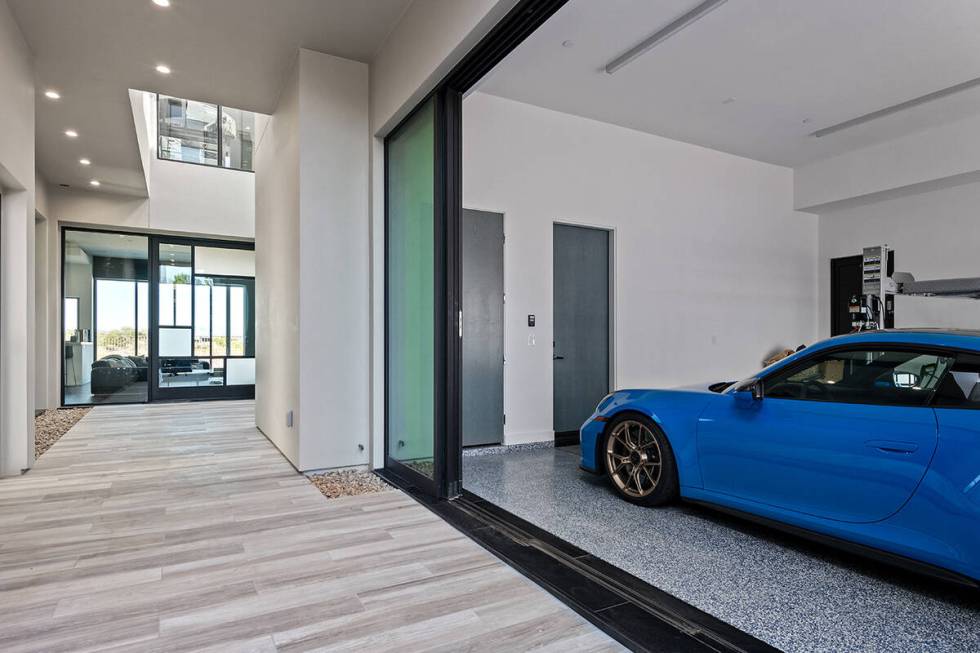 A home in The Ridges in Summerlin features a unique garage. (Simply Vegas)