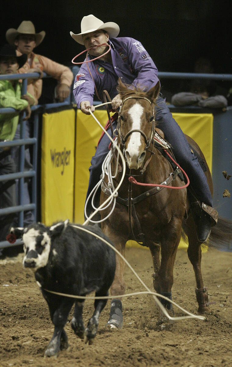 RJ FILE*** JOHN LOCHER/REVIEW-JOURNAL Professional calf roper Cody Ohl of Hico, Texas, lassos a ...