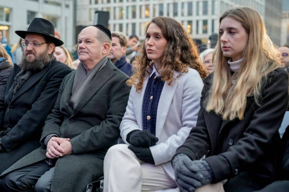 German Chancellor Olaf Scholz, 2nd left, Rabbi Yehuda Teichtal, left, Naama Weinberg, 2nd right ...