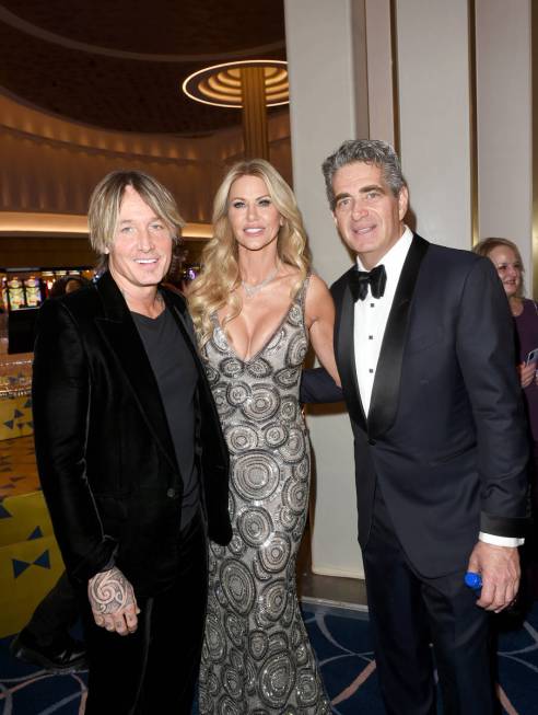 LAS VEGAS, NEVADA - DECEMBER 13: (L-R) Keith Urban, Colleen Schiff, and Fontainebleau Developme ...