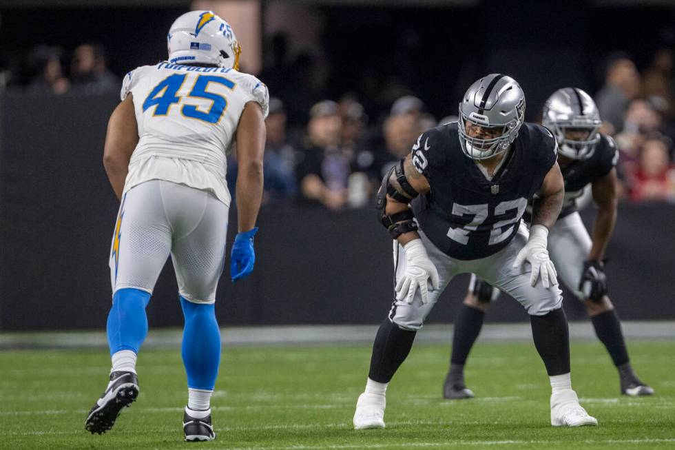 Raiders offensive tackle Jermaine Eluemunor (72) prepares to block with Los Angeles Chargers li ...