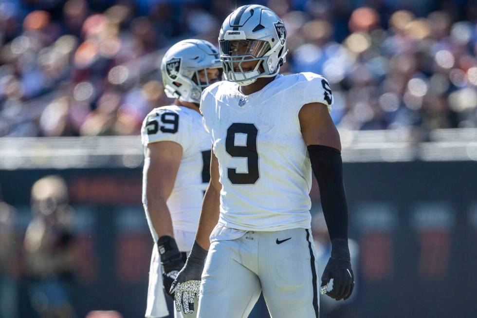 Raiders defensive end Tyree Wilson (9) warms up before an NFL game against the Chicago Bears on ...