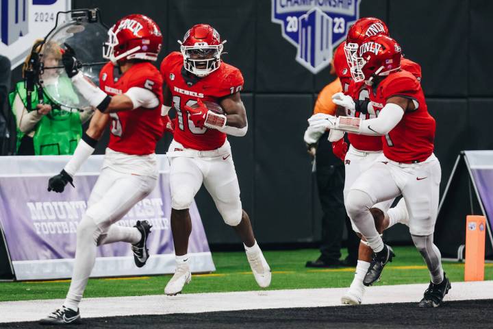 UNLV linebacker Fred Thompkins (10) celebrates a touchdown with his teammates during the Mounta ...