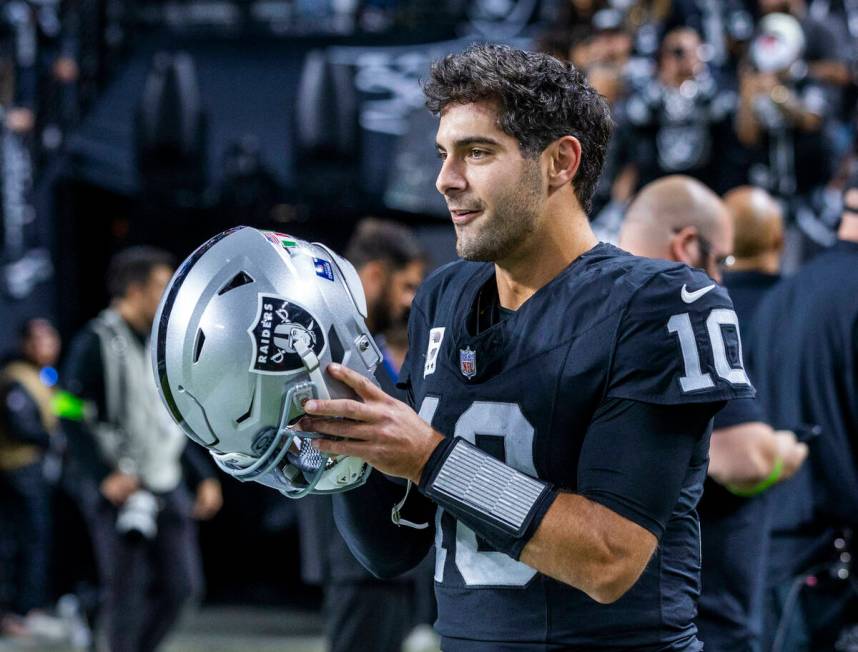 Raiders quarterback Jimmy Garoppolo (10) on the sidelines during warmups before the first half ...