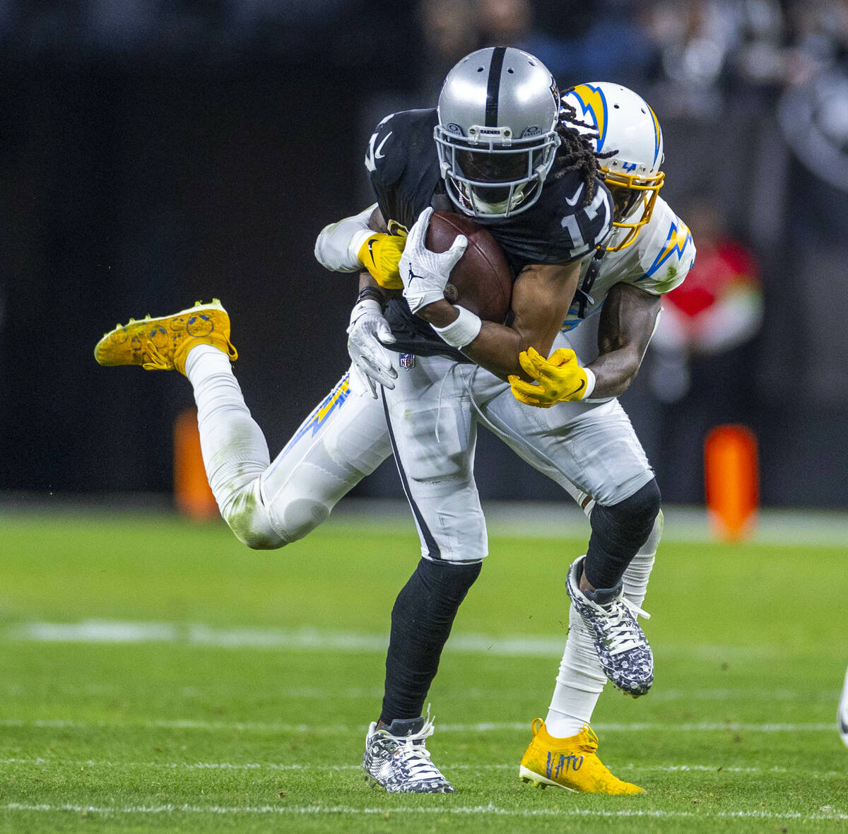 Raiders wide receiver Davante Adams (17) makes a reception against Los Angeles Chargers cornerb ...