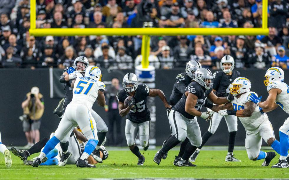 Raiders running back Zamir White (35) looks for daylight on a run again the Los Angeles Charger ...