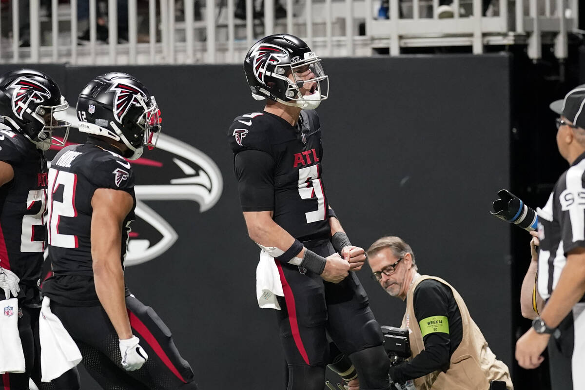 Atlanta Falcons quarterback Desmond Ridder (9) reacts after running for touchdown against the T ...