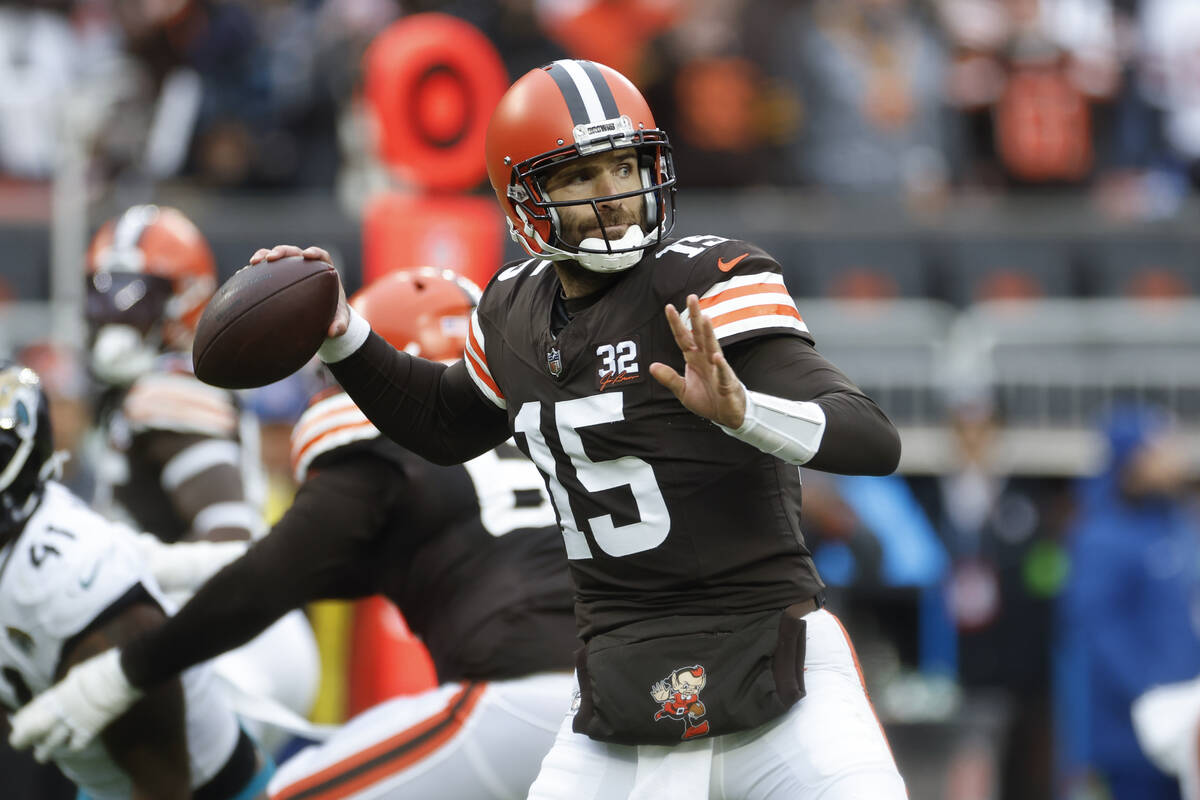 Cleveland Browns quarterback Joe Flacco (15) plays against the Jacksonville Jaguars during the ...