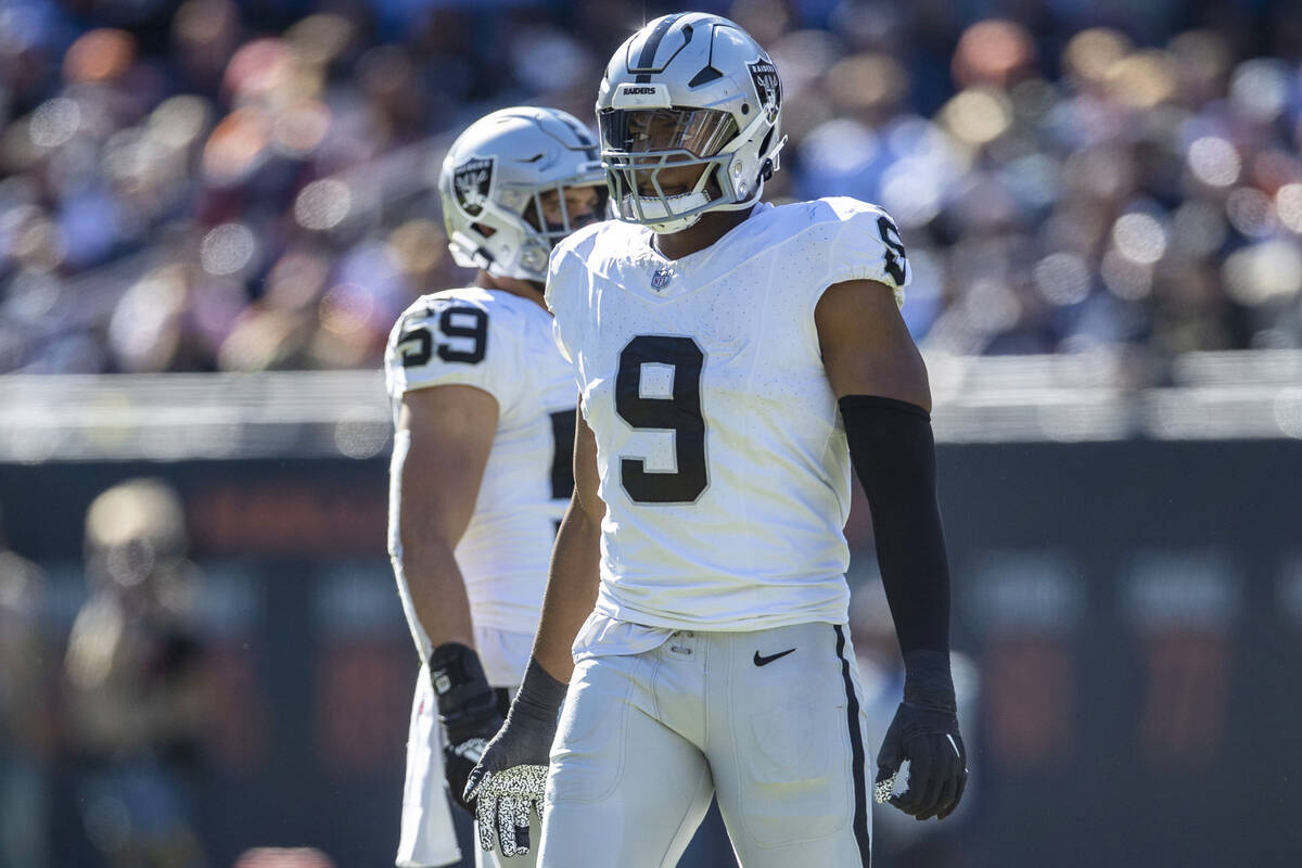 Raiders defensive end Tyree Wilson (9) warms up before an NFL game against the Chicago Bears on ...