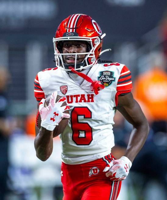 Utah Utes wide receiver Daidren Zipperer (6) runs after a pass in warmups to face Northwestern ...