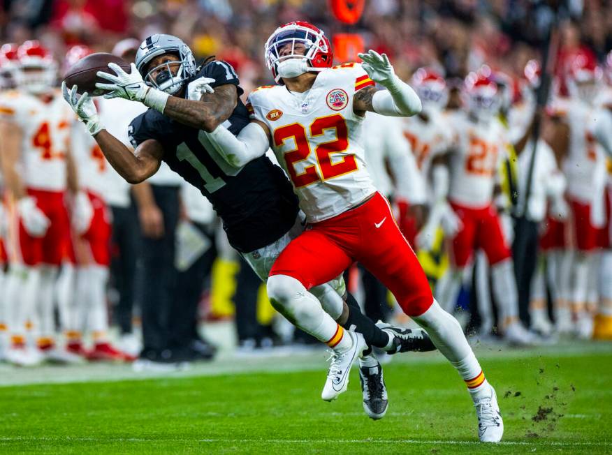 Raiders wide receiver Jakobi Meyers (16) catches a long pass against Kansas City Chiefs cornerb ...