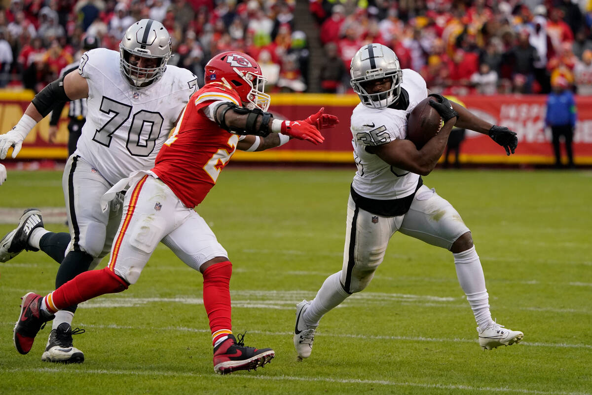 Las Vegas Raiders running back Zamir White (35) runs with the ball as Kansas City Chiefs safety ...