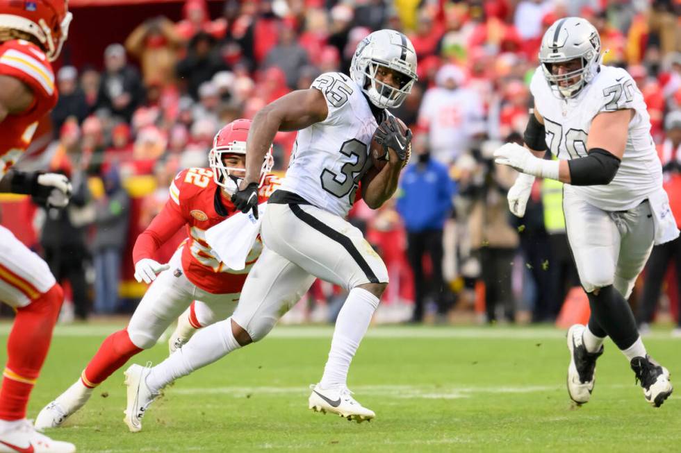 Las Vegas Raiders running back Zamir White (35) carries against the Kansas City Chiefs during t ...