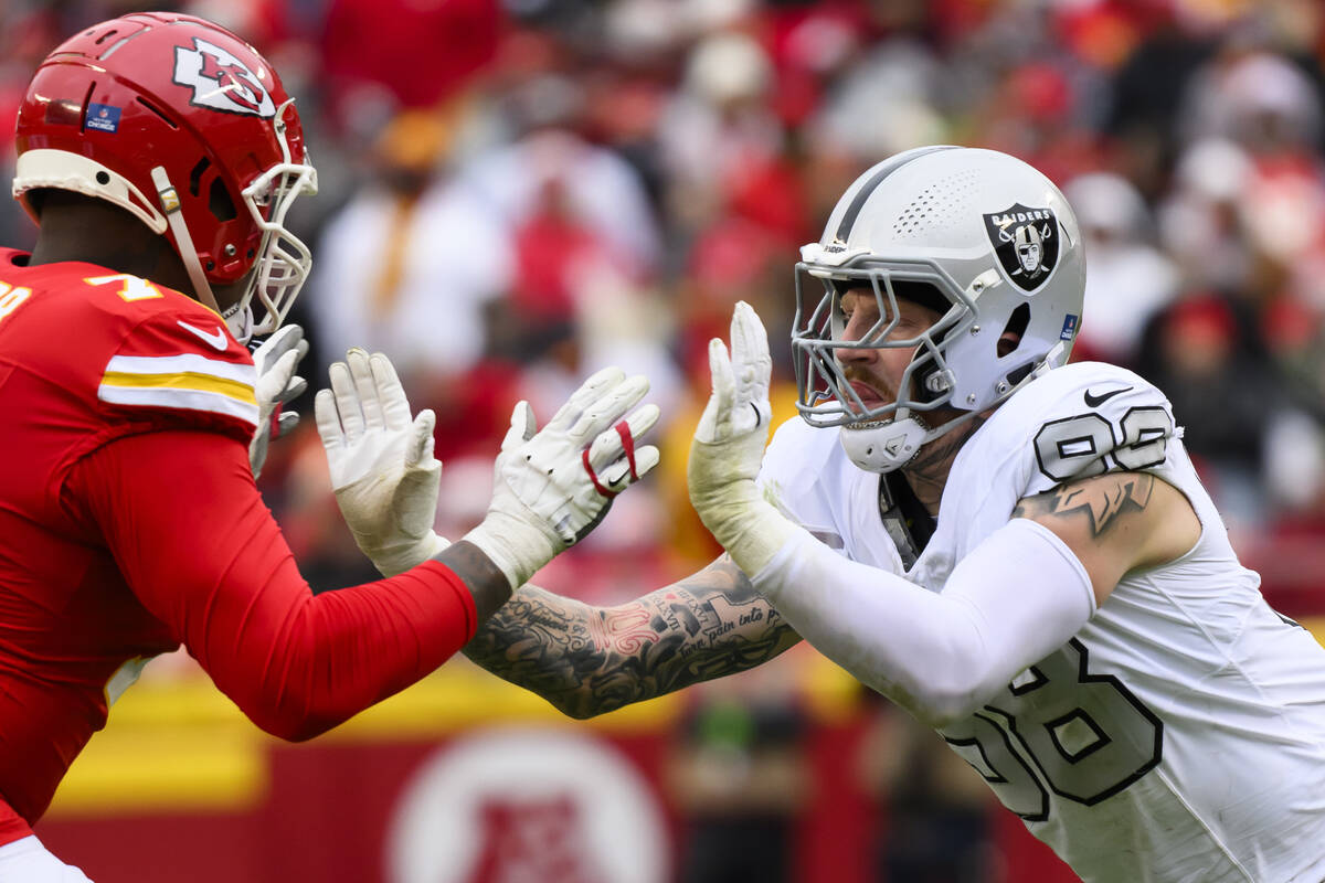 Las Vegas Raiders defensive end Maxx Crosby (98) rushes against Kansas City Chiefs offensive ta ...