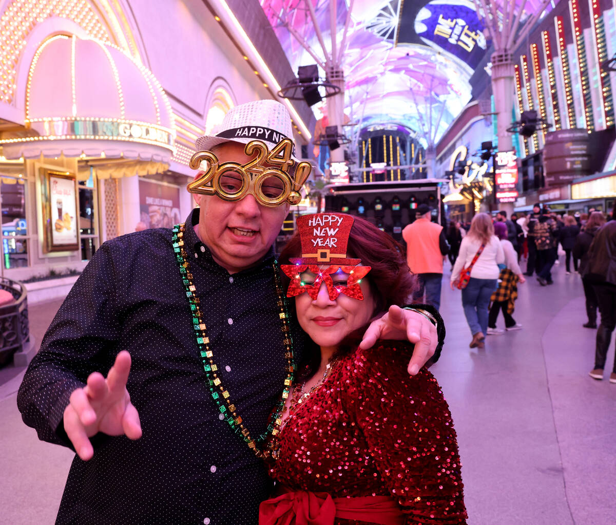 New Year’s Eve revelers Dick Ochoa and Kelly Vilamar of Los Angeles celebrate during the ...