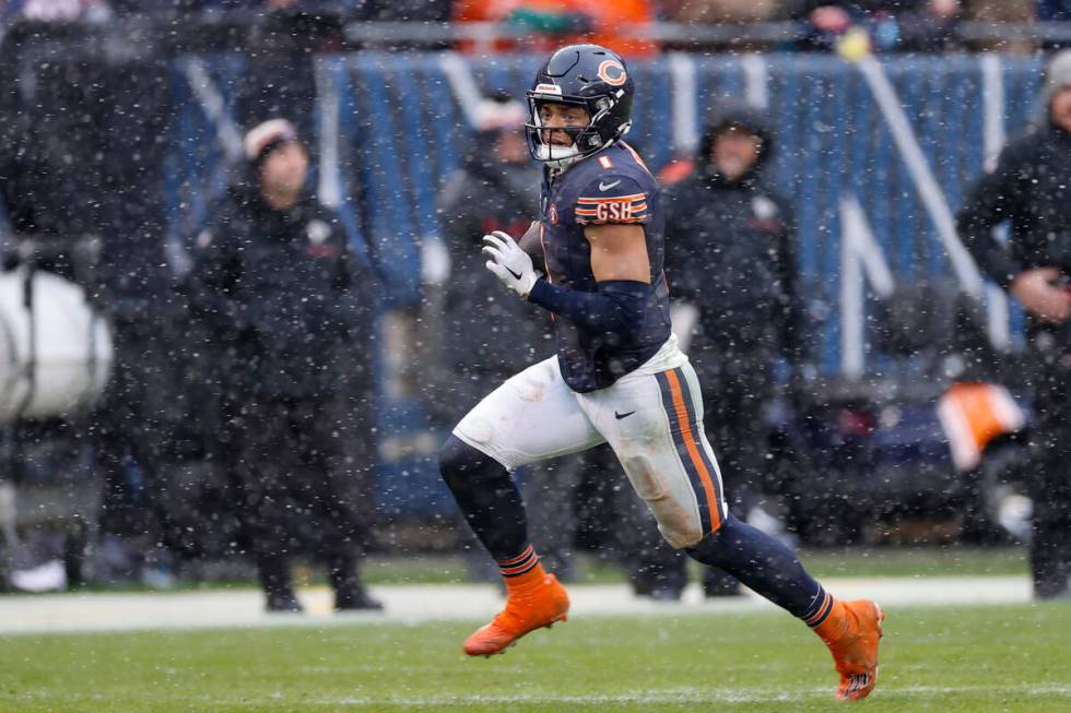 Chicago Bears quarterback Justin Fields (1) runs with the ball during the second half of an NFL ...