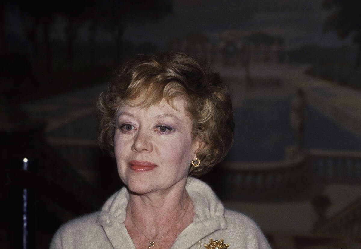 CORRECTS DAY OF DEATH TO JAN. 4 - FILE - Actress Glynis Johns is shown, Sept. 11, 1982. Johns, ...