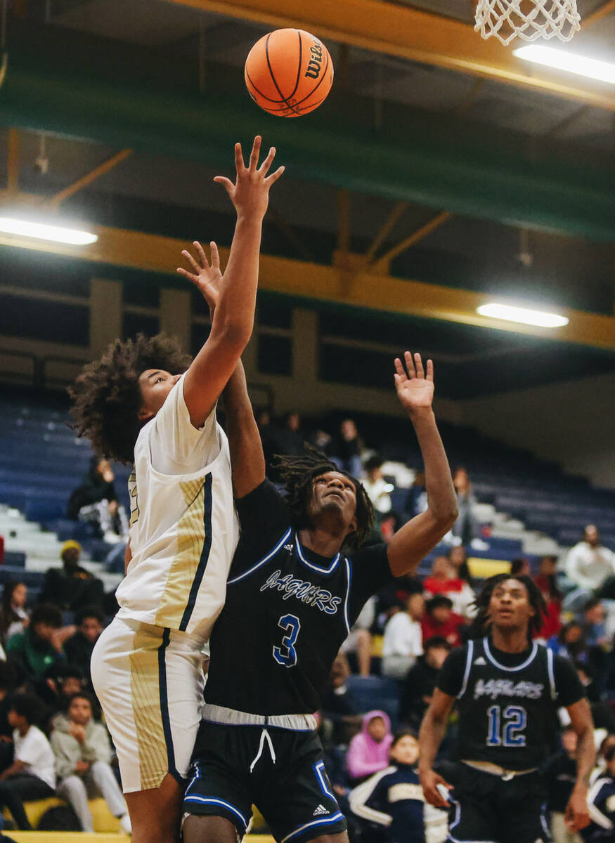 Desert Pines forward Damonte Duhart (3) reaches for the ball during a game at Spring Valley Hig ...