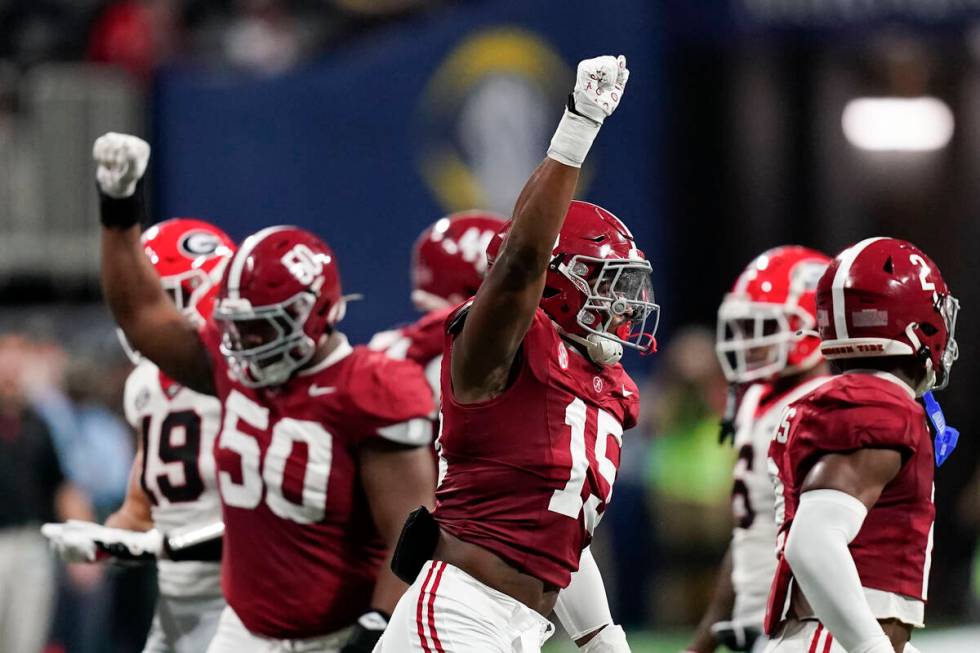 Alabama linebacker Dallas Turner (15) celebrates after stopping Georgia's offense during the fi ...