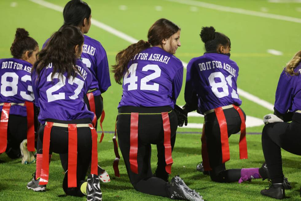 Desert Oasis players honor fallen teammate Ashari Hughes, 16, before their game against Las Veg ...