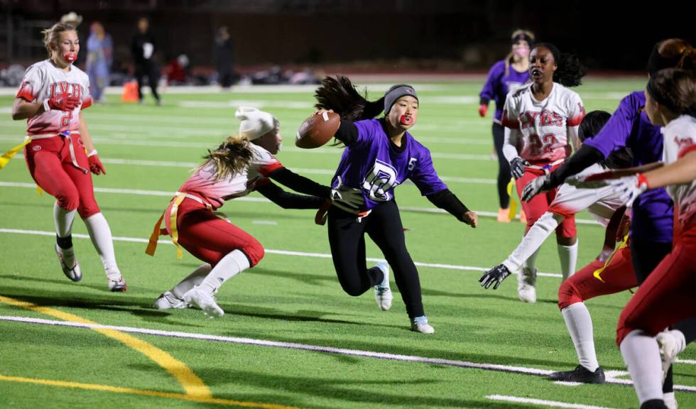 Desert Oasis quarterback Akemi Higa (5) runs the ball against Las Vegas in the second half of a ...