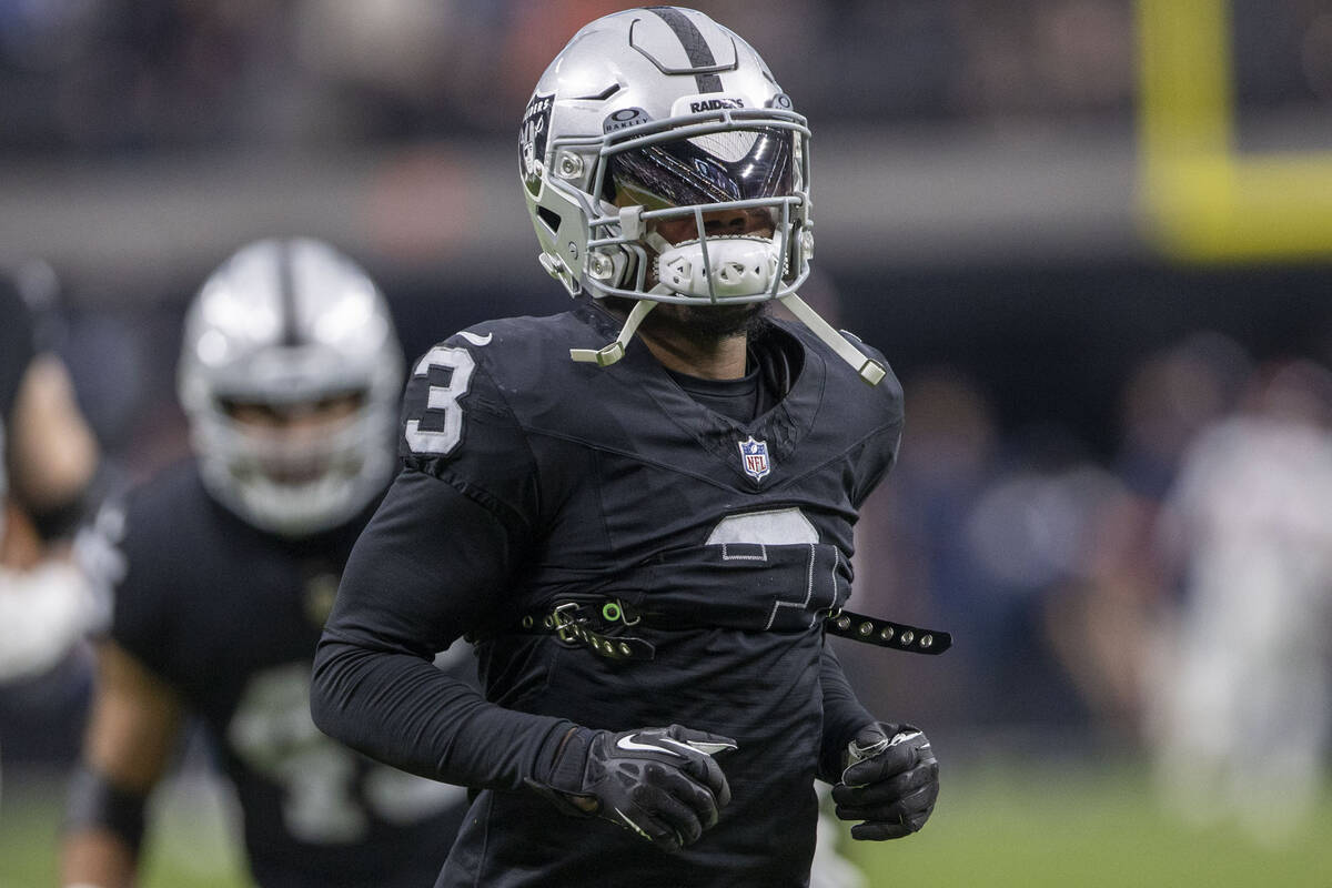 Raiders wide receiver DeAndre Carter (3) warms up before an NFL game against the Denver Broncos ...