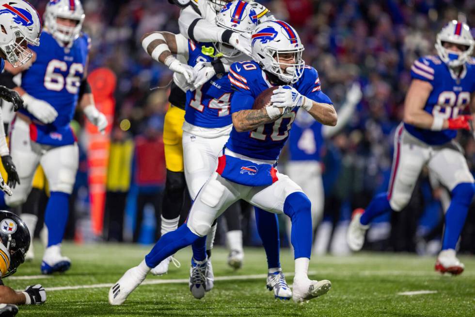 Buffalo Bills wide receiver Khalil Shakir (10) evades defenders on the way to a 17 yard touchdo ...