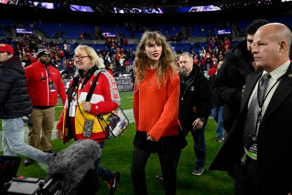 Taylor Swift, right, walks with Donna Kelce on the field after the AFC Championship NFL footbal ...