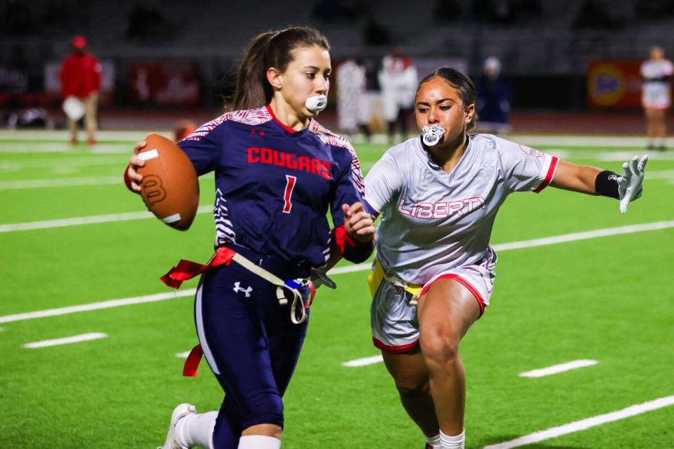 Coronado’s Maci Joncich (1) runs past Liberty’s Kiona "Lolo" Weste ...