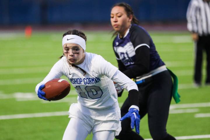 Bishop Gorman’s Brie Wagner (10) rushes the ball down the field during a flag football g ...