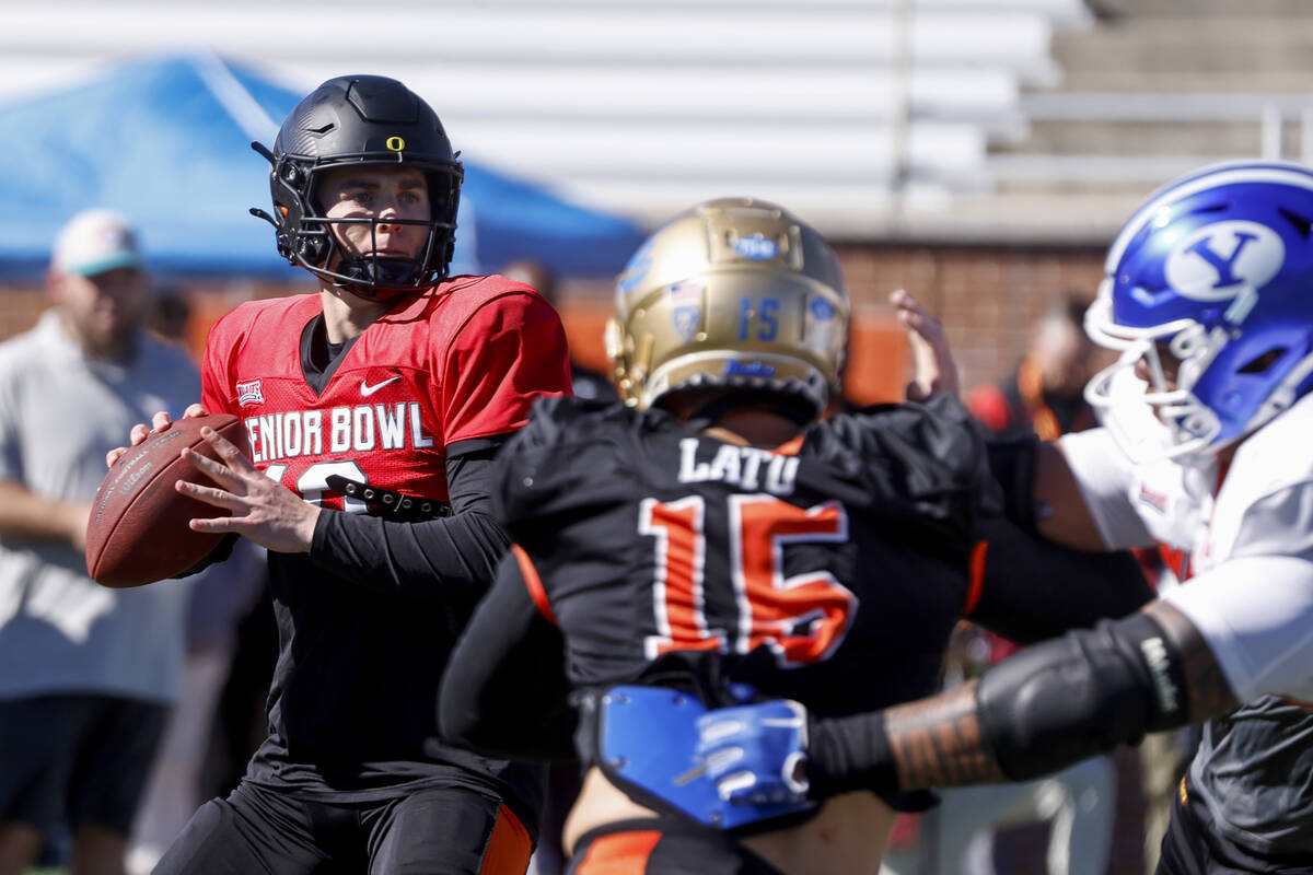 National quarterback Bo Nix of Oregon (10) runs through drills during practice for the Senior B ...