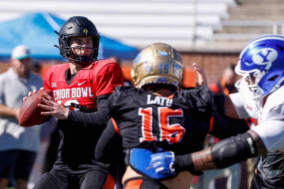 National quarterback Bo Nix of Oregon (10) runs through drills during practice for the Senior B ...