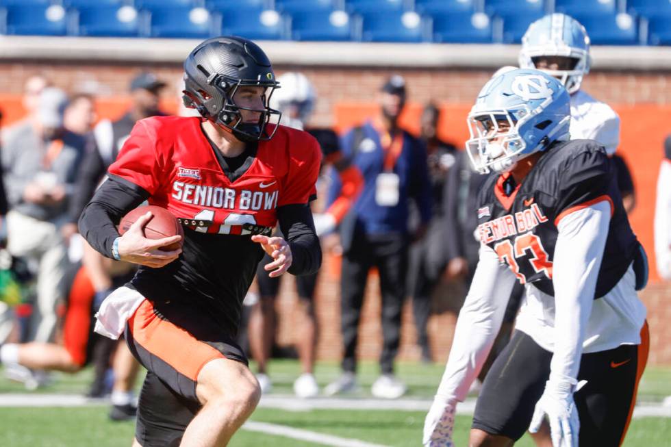 National quarterback Bo Nix of Oregon (10) runs through drills during practice for the Senior B ...