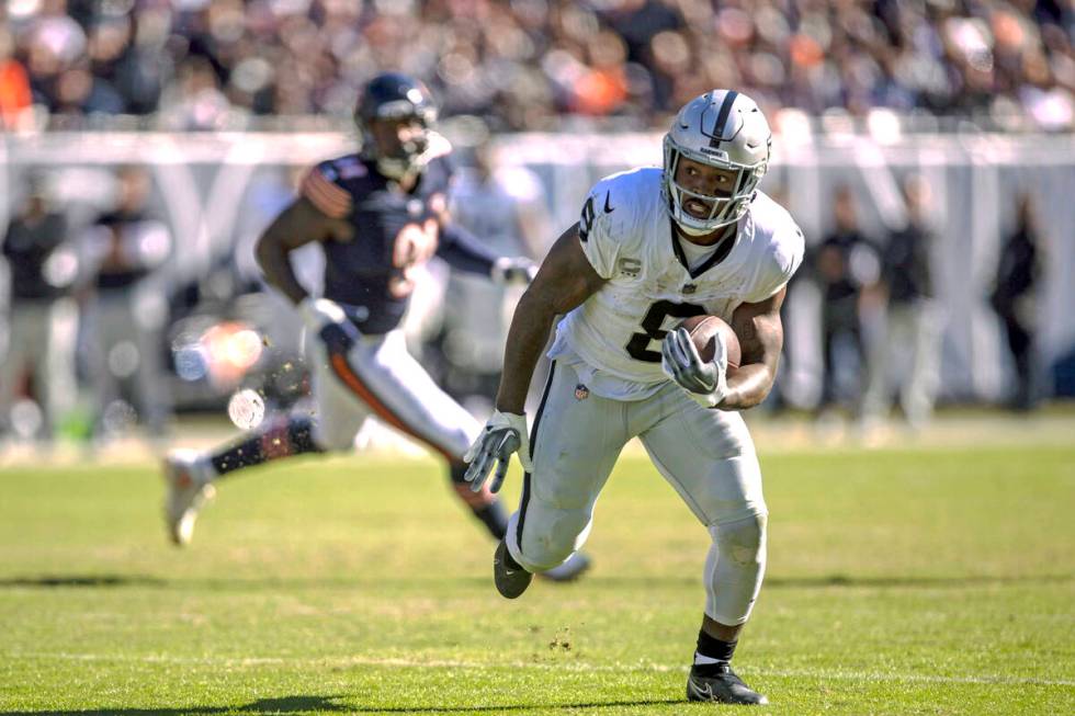 Raiders running back Josh Jacobs (8) runs with the football against the Chicago Bears during th ...