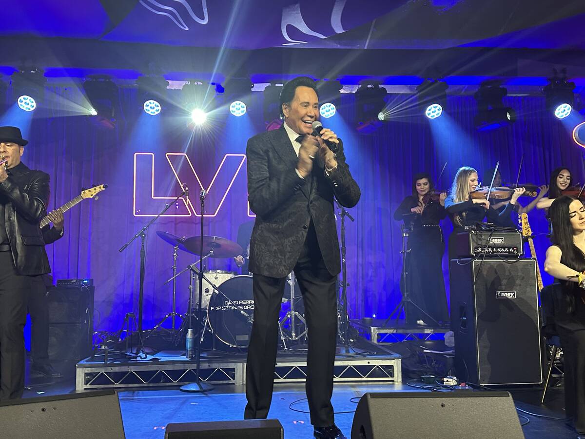 Wayne Newton and David Perrico and the Raiders House Band perform at the Super Bowl weekend Com ...