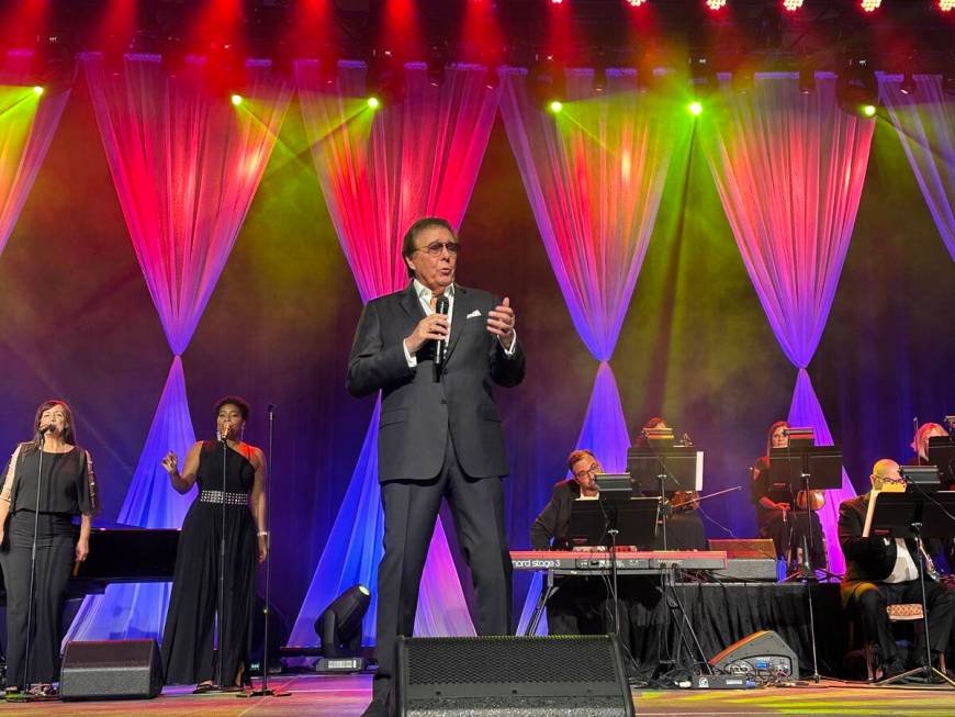 Dennis Bono performs during a wedding vow-renewal ceremony for nearly 300 couples as Las Vegas ...