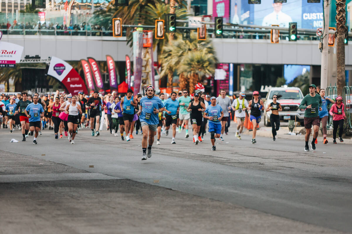 Runners begin their runs during the Rock ’n’ Roll Running Series on Las Vegas Bou ...