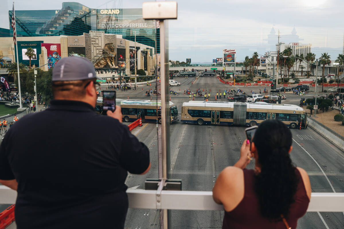 Pedestrians film the start of a race from a pedestrian walkway during the Rock ’n&#x2019 ...