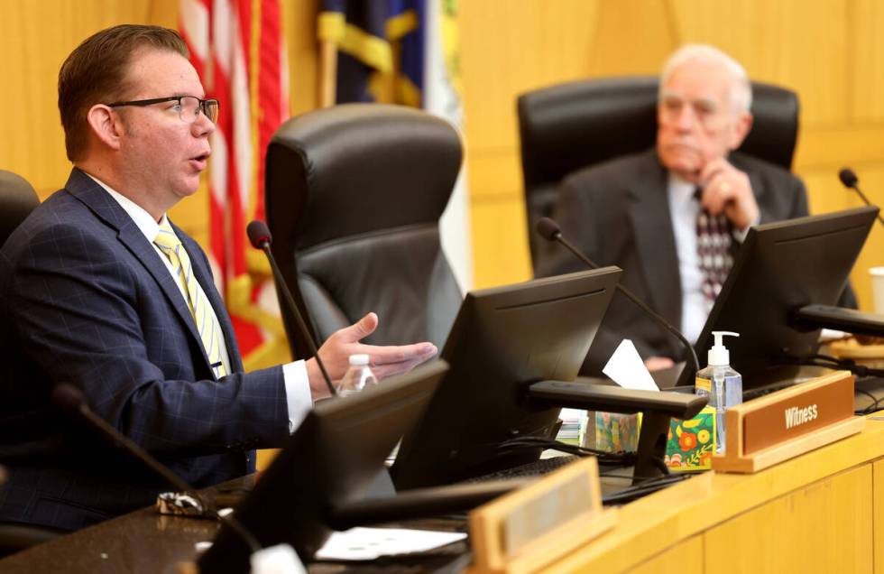 Detective Jason Leavitt testifies during a fact-finding review hearing at the Clark County Gove ...