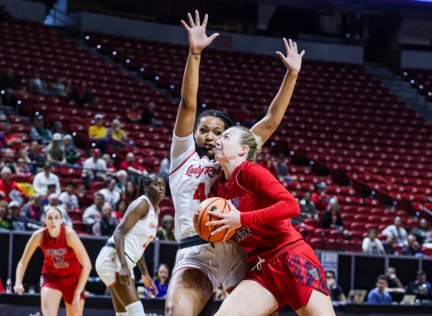 Fresno State’s forward Mia Jacobs (23) tries to get past UNLV’s forward Alyssa Br ...