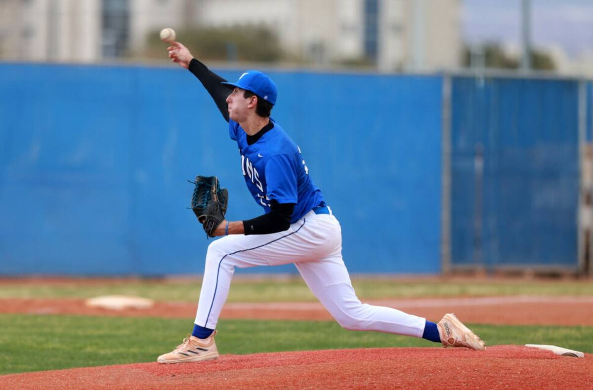 Sierra Vista pitcher Austin Angelo (25) throws against Cimarron-Memorial in the 2nd inning of t ...