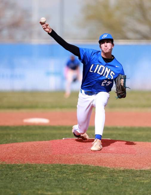 Sierra Vista pitcher Austin Angelo (25) throws against Cimarron-Memorial in the 1st inning of t ...