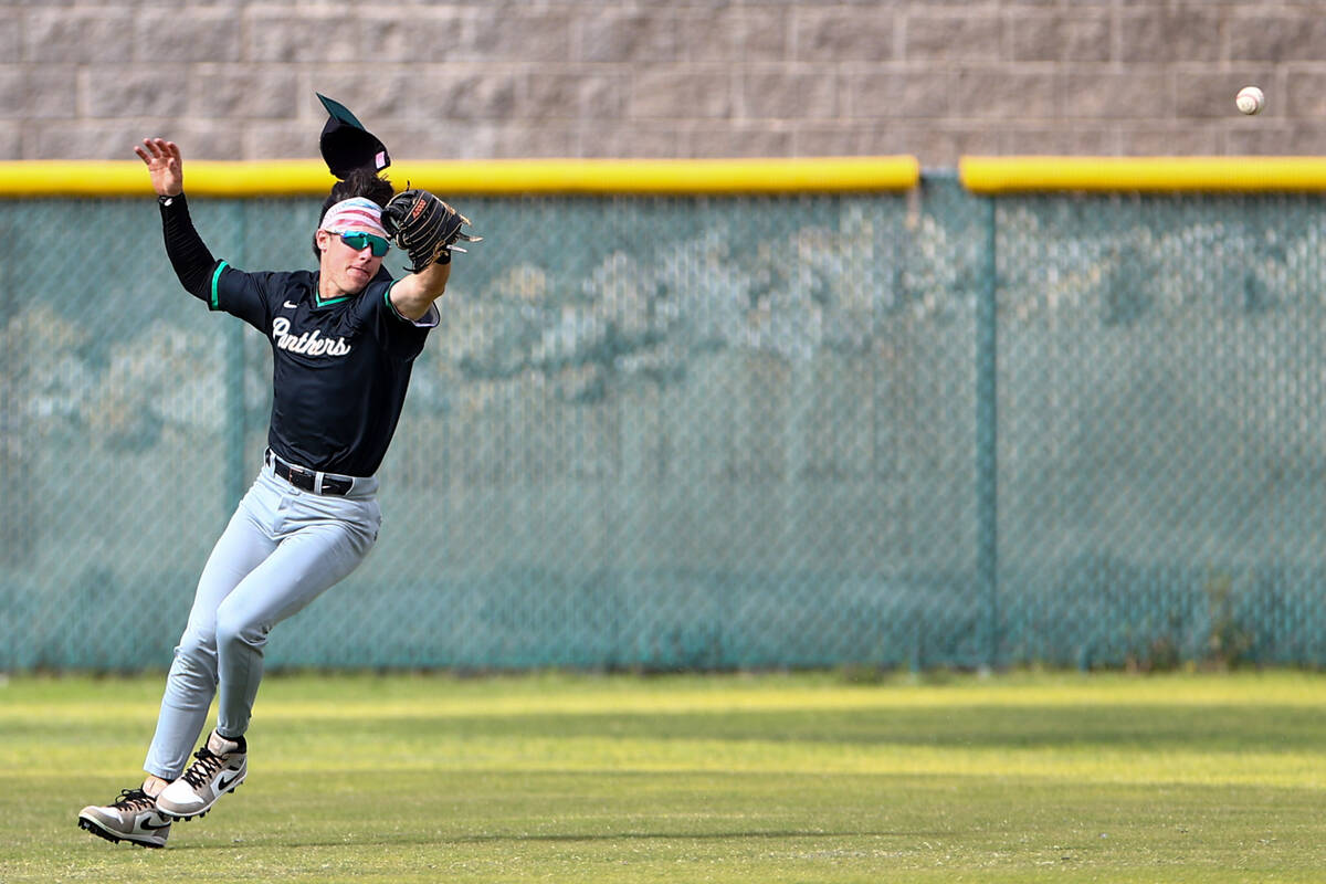 Palo Verde outfielder Jace Jeffries misses a catch during a high school baseball game against L ...
