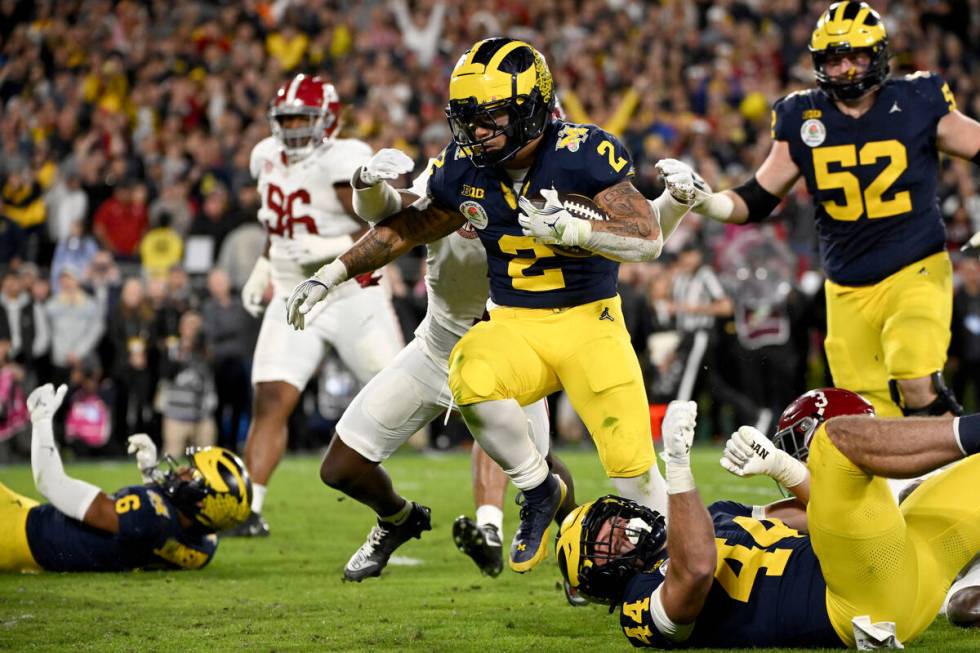 Michigan running back Blake Corum (2) runs in for a touchdown past Alabama defensive back Kool- ...