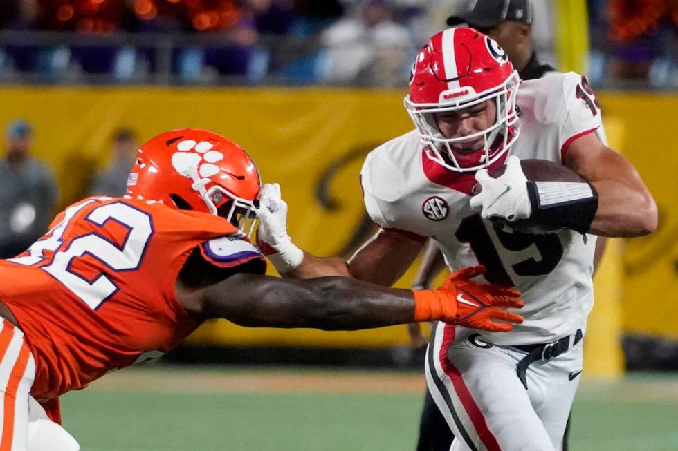 Georgia tight end Brock Bowers, right, pushes off Clemson linebacker LaVonta Bentley during the ...