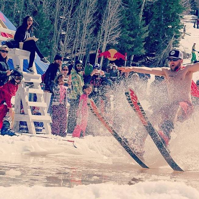 Pond skimming skiing at Lee Canyon (Lee Canyon)